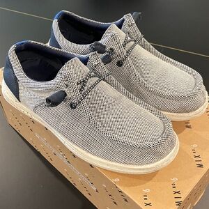 Mix No. 6 Alister Black and White Patterned slip-on’s